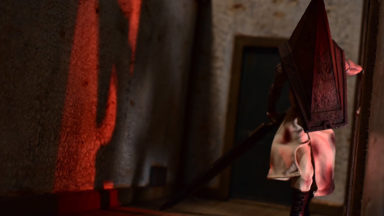 Mezco Toyz One:12 Collective Silent Hill: Red Pyramid Thing (Pyramid Head)