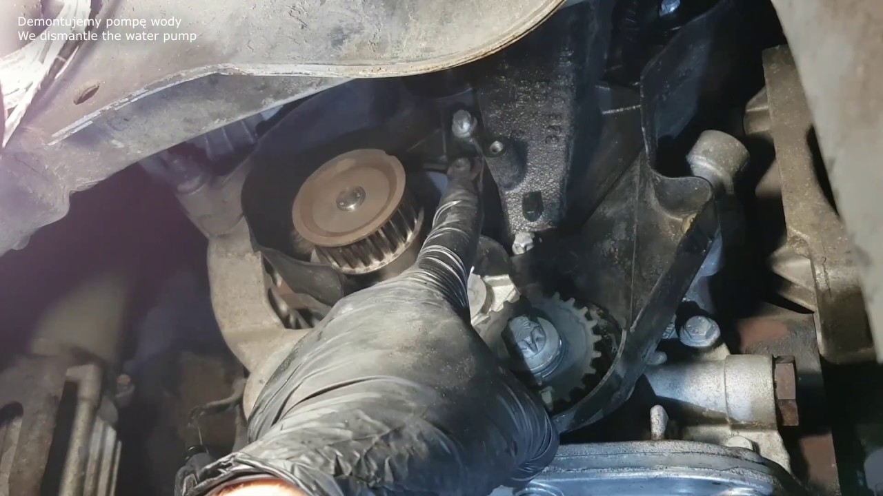 Jak zdemontować pompę wody OPEL ASTRA G 1.6 16V X16XEL