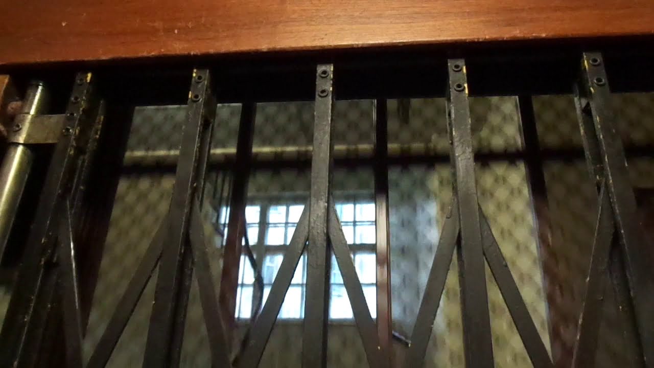 Beautiful Old 1927 Gated KONE Traction Elevator@Kirjatyöntekijänkatu 4B, Kruununhaka, Helsinki, FIN