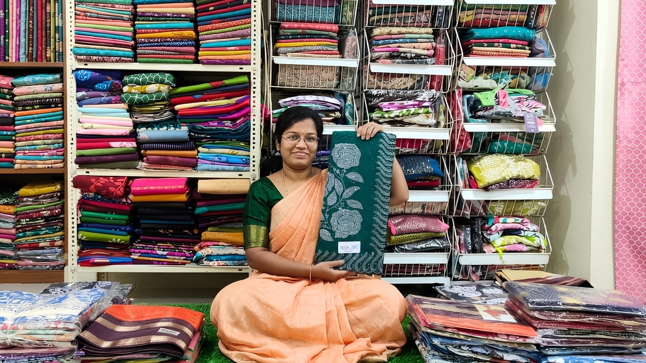 இந்த சேலை விலைய கேட்ட உடனே ஆர்டர் பண்ணுவீங்க ! Sarees in Tamil