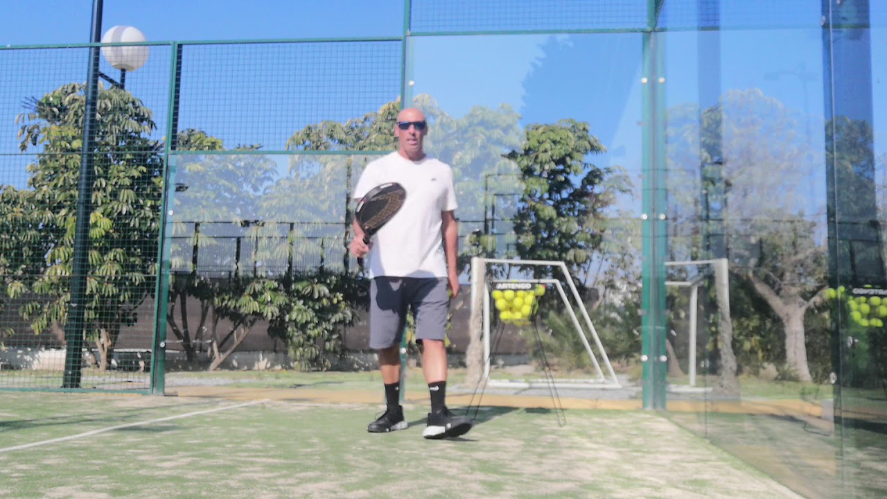 Padel. Ejercicios para controlar la bola.