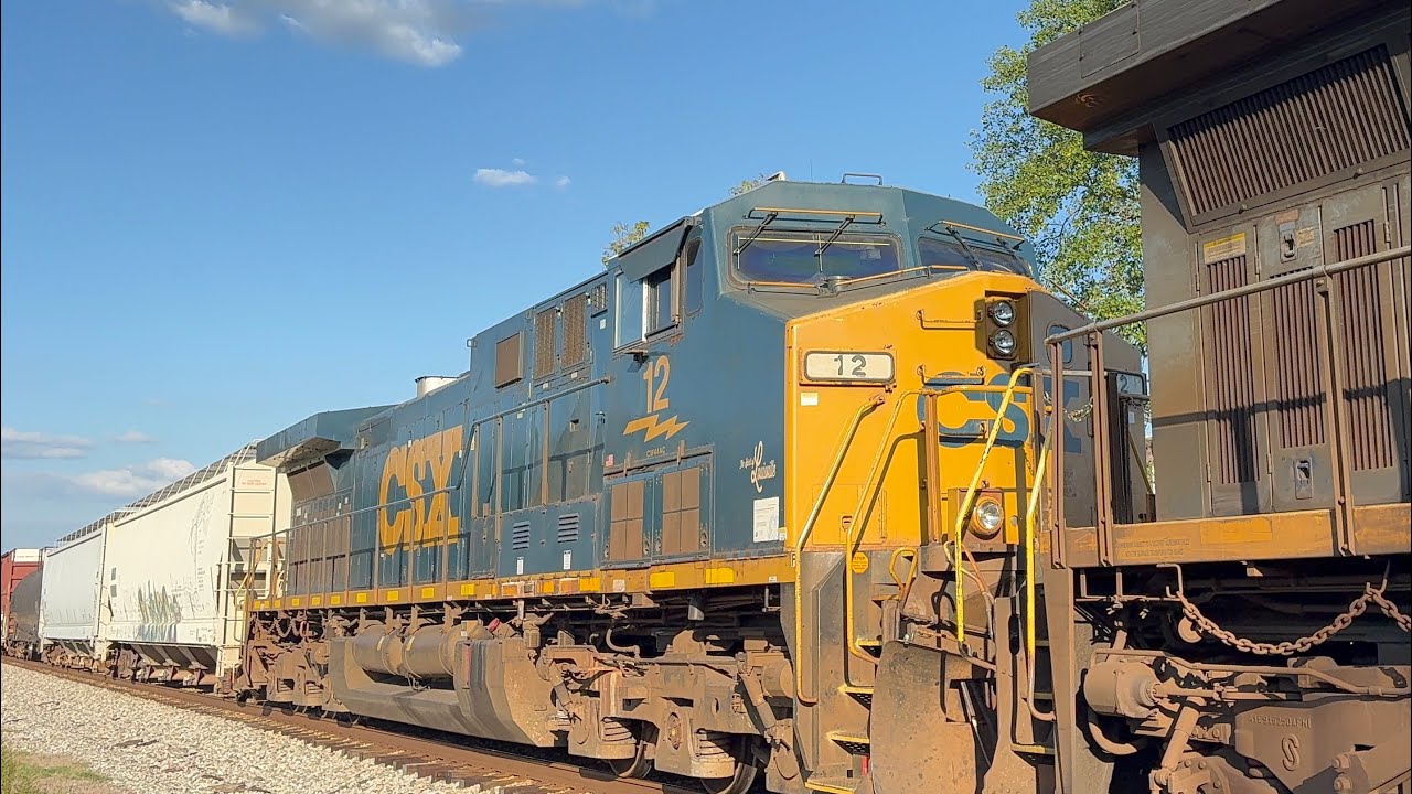 CSX 3143 leads M574 with CSX 4302 GP39-2 and CSX 12 Spirit of Louisville at Horse Cave