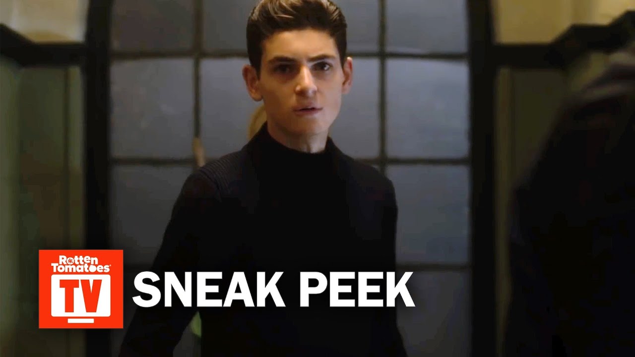 Gotham S05E01 Sneak Peek | 'Bruce Senses Something Is Wrong' | Rotten Tomatoes TV