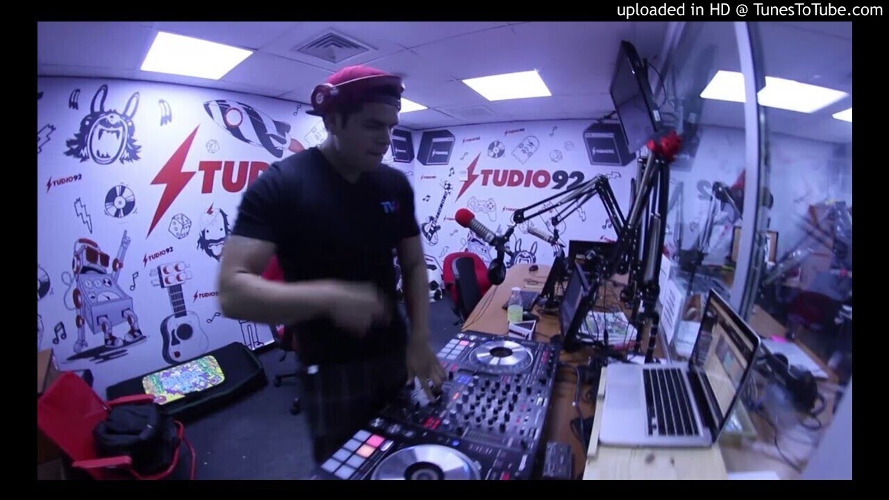 SESSIONS - CON DJ TOWA 004