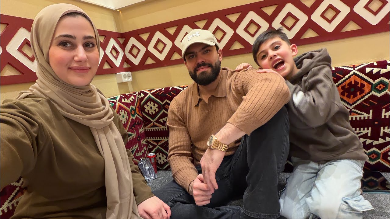 تعالو ويانه لمطعم المندي 🥘 شوفو حمودي وين يريد ينام🤭😳