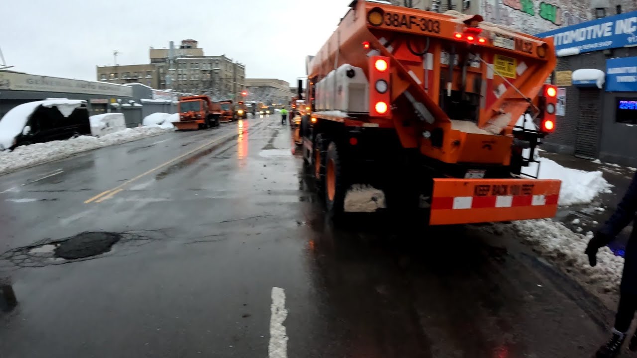 Peleando Nieve, Depues De la Tormenta En New York 02/23/2026.