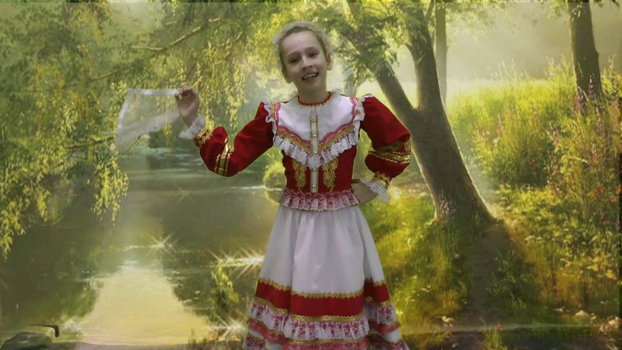 «Пошла Дуня за водой» поет солистка ансамбля «Лазурька» Екатерина Немчинова
