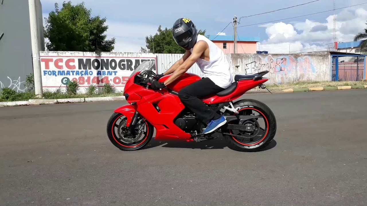COMET GTR 250 - A DAMA DE VERMELHO