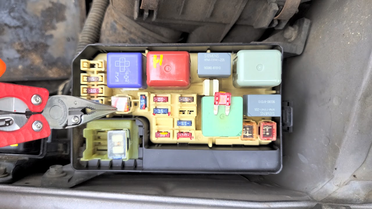 2000 Toyota Corolla Headlight Fuses & Relays