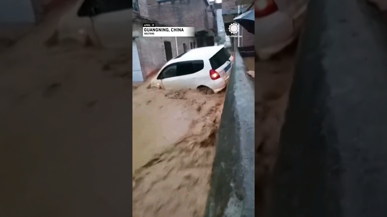 Car Sweeps by Onlookers in China Flood