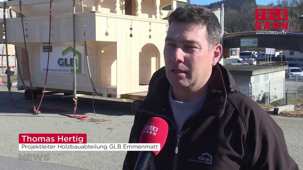 Spektakulärer Transport: Holz-Spycher wird per Helikopter eingeflogen