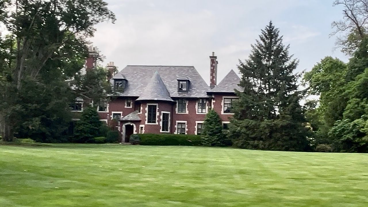 CHEROKEE-SENECA Stunning #affluent neighborhood nestled in between the parks #LOUISVILLE #KENTUCKY