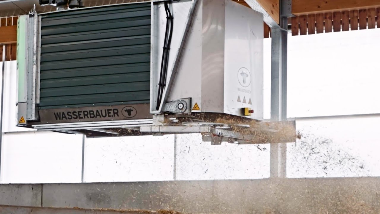 Einstreuroboter Flypit - regelm&auml;&szlig;ige Einstreu f&uuml;r trockene Liegefl&auml;chen
