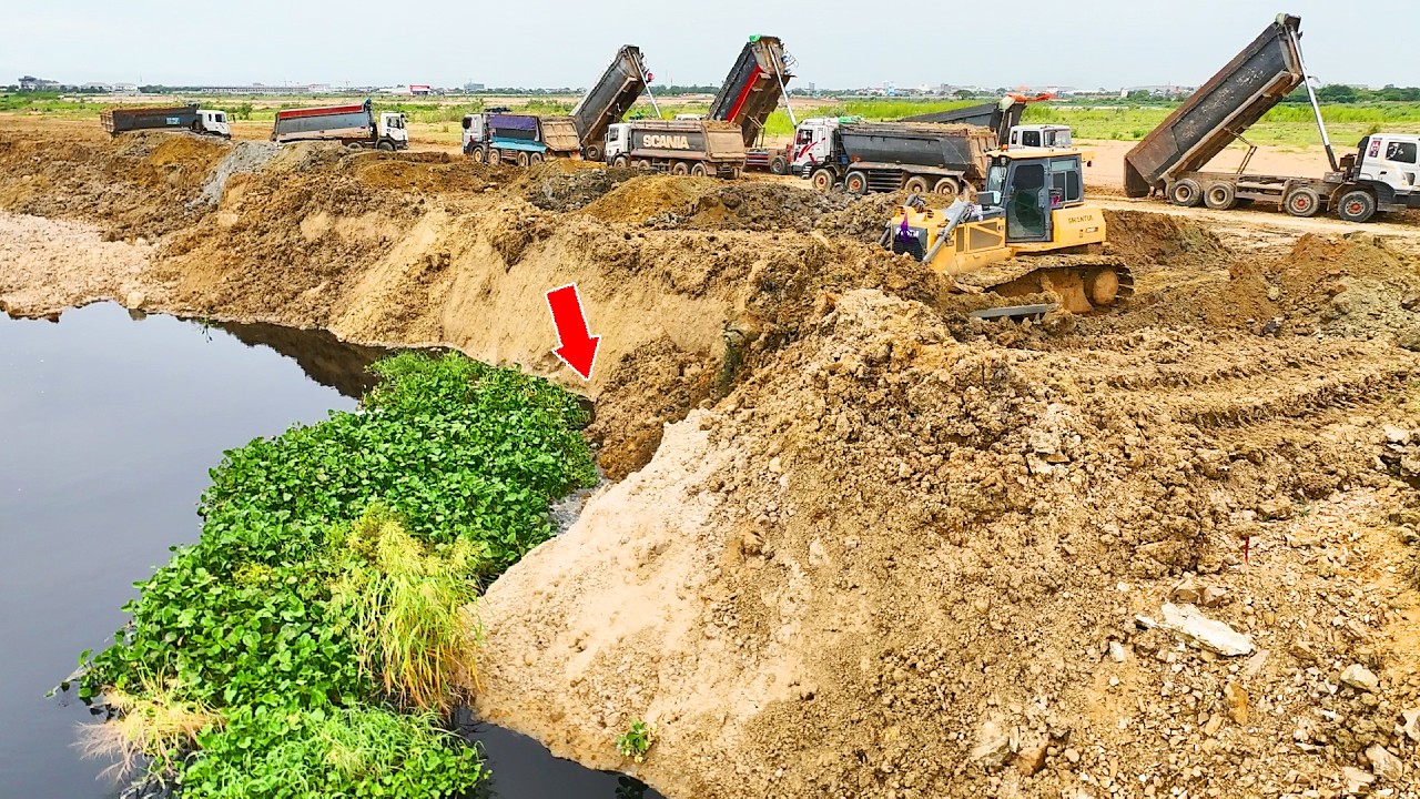OMG Be, NEW incredible action. Dumping garbage into Deep a deep Shantui DH17-C2 Dozer Pushing Soil