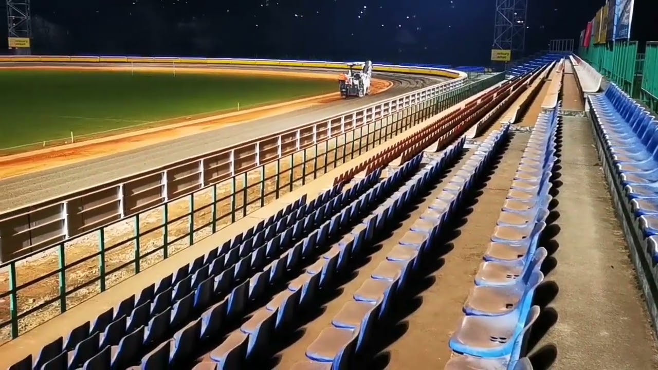 Celfast Wilki Krosno - nocne prace na stadionie przed inauguracją sezonu marzec 2023 PGE Ekstraliga
