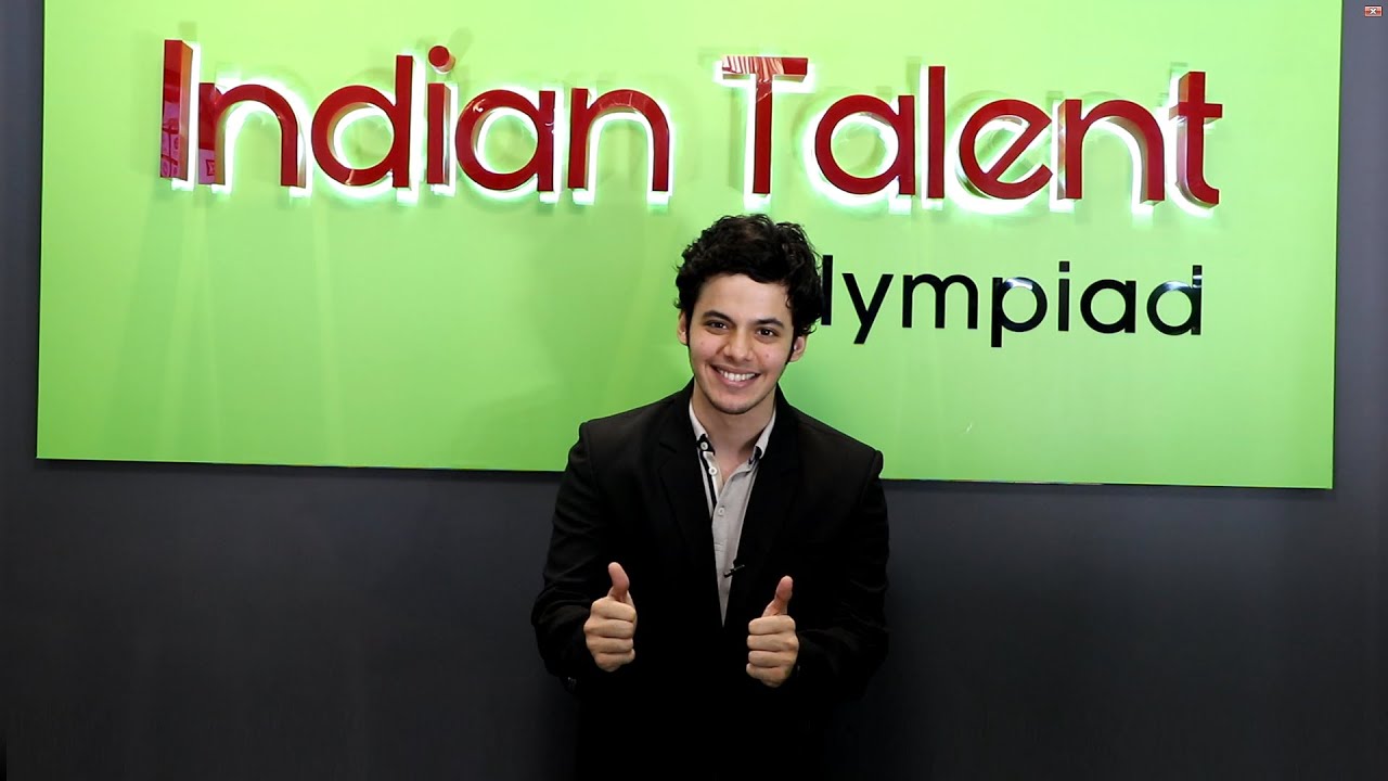 Darsheel Safary (from taare zameen par) Congratulating all the students.