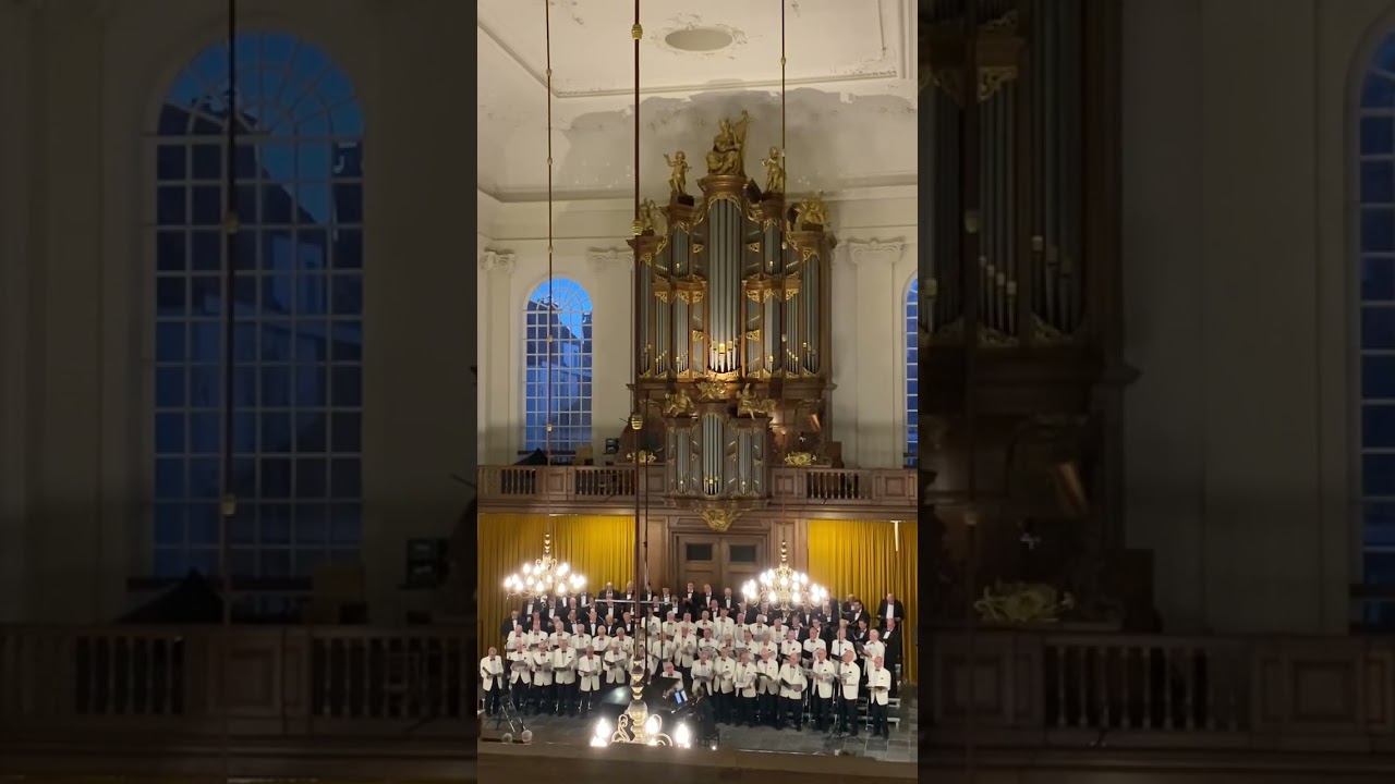 Tienduizend redenen tot dankbaarheid. Mannenkoor Eben Haezer en Zaans Interkerkelijk mannenkoor