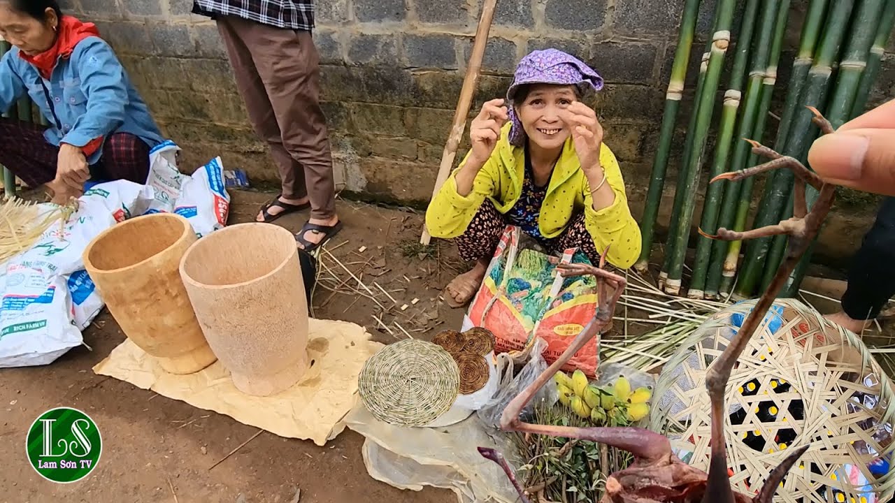 Chợ Chiềng, Lạc Sơn ngày cuối năm, bán cả Bùa người Mường | LAM SƠN TV