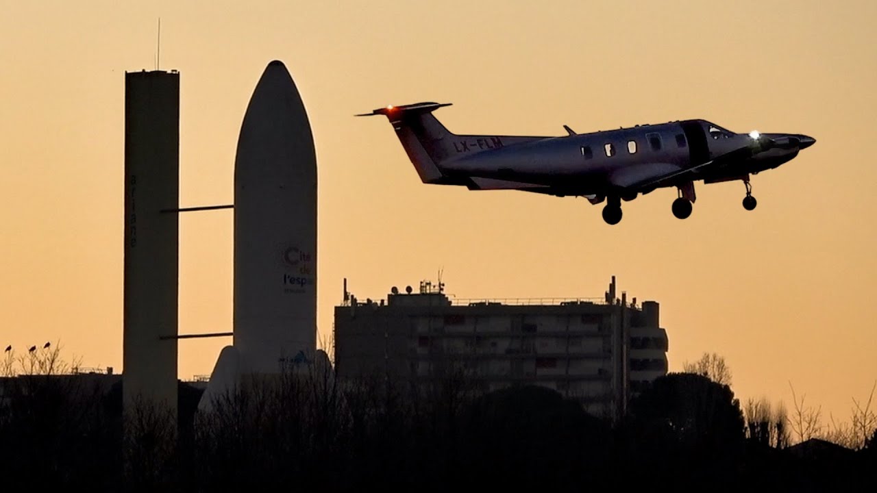 Pilatus PC-12 ngx dans le feu du couchant | Aérodrome Toulouse-Lasbordes