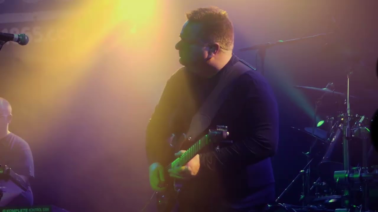 The Lee Abraham Band live @ The 1865 performing Harbour Lights