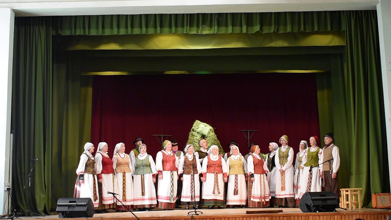 Krakių kultūros centro suaugusiųjų folkloro ansamblis „Žiedupė“ ir tradicinė kapela