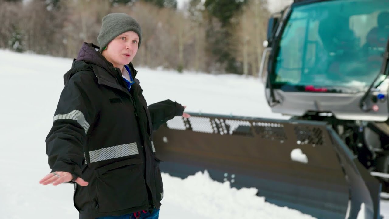 Mastering the slopes: A glimpse into Gwen's expertise with the Prinoth Leitwolf