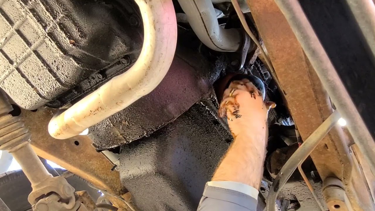 Changing the oil in 1994-2002 2nd Gen Dodge Ram with 5.9l 360 cubic inch magnum mopar engine 4wd.