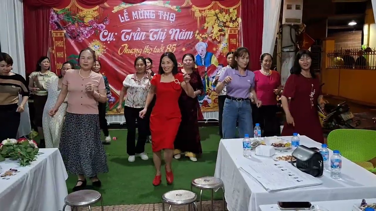 Cô gái mở đường Nhóm chị em Phúc Lý 2026