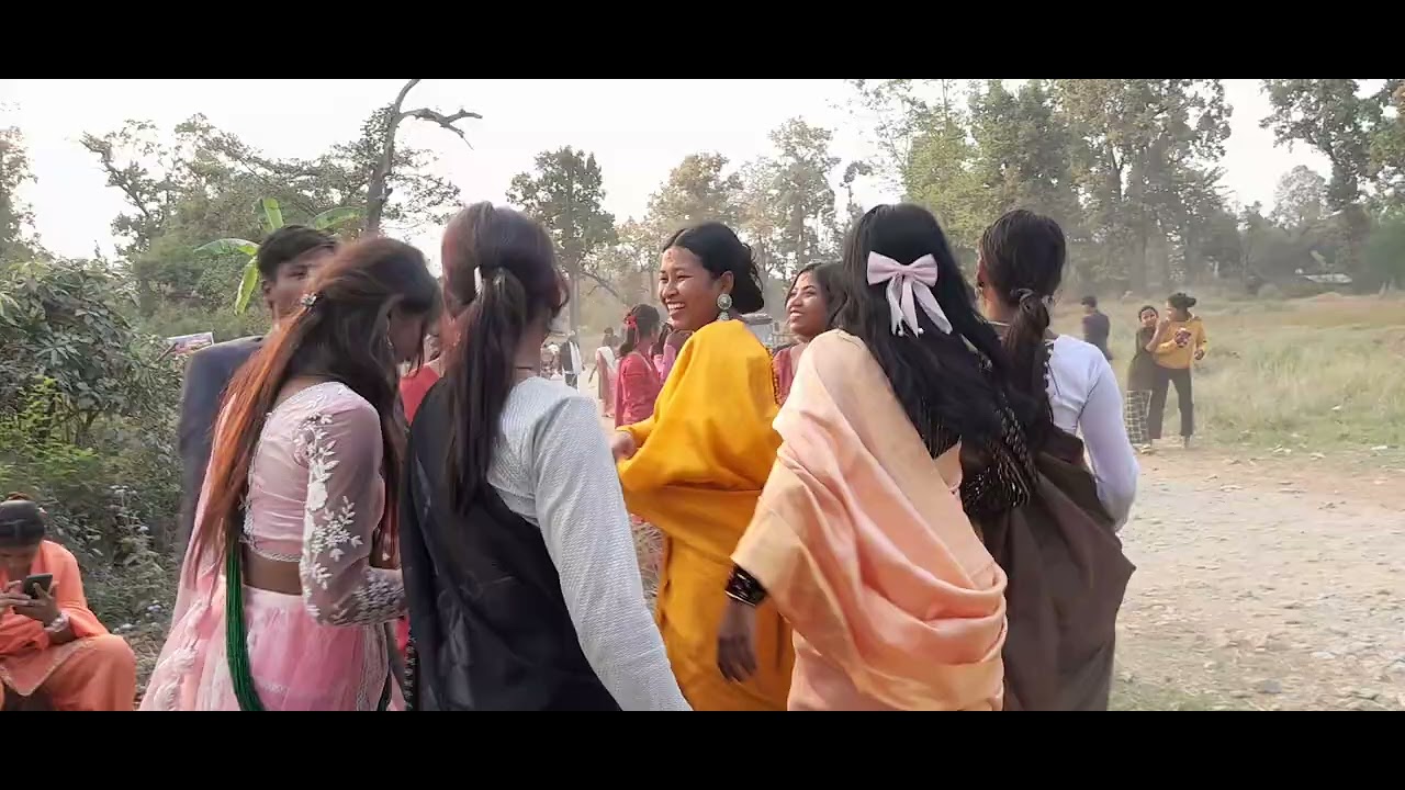 Beautiful ladies enjoying in bhojpuri song 🎵 ❤️
