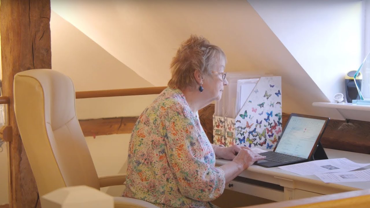 Digital Champions | Age UK
