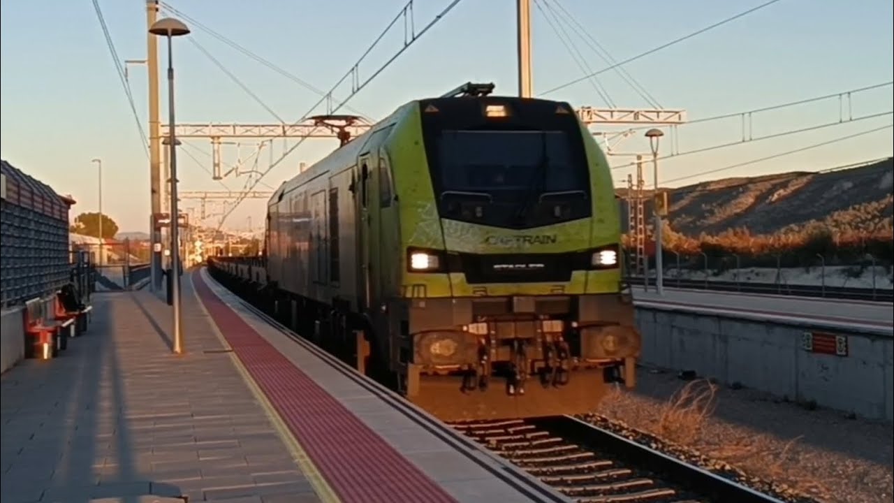 Circulaciones por la nueva estación de Vallada