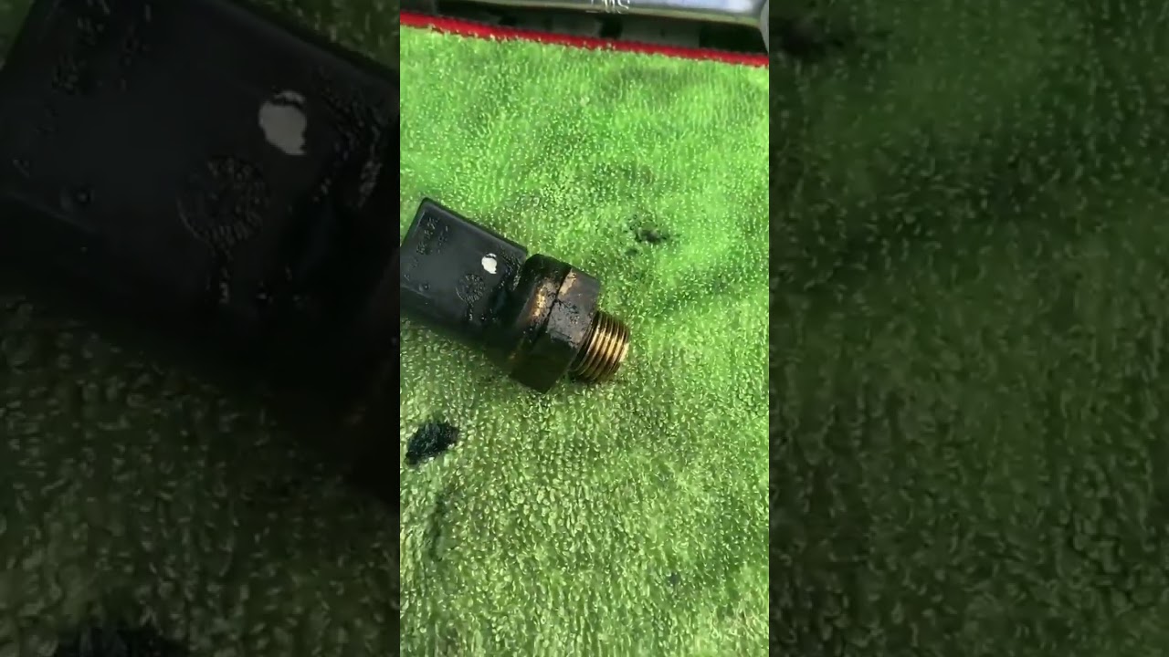 Replace Oil Pressure Sensor 2019 Freightliner Cascadia