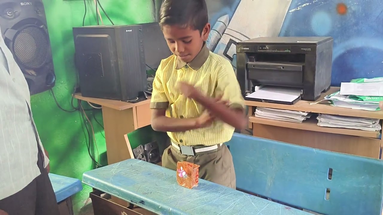 राष्ट्रीय विज्ञान दिन -वैज्ञानिक प्रयोग - बॅटरीवरील कुलर.नैतिक संगपवार वर्ग चौथा 