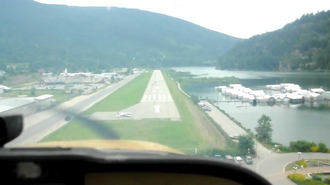 Cessna 172 Landing  Nelson BC CZNL