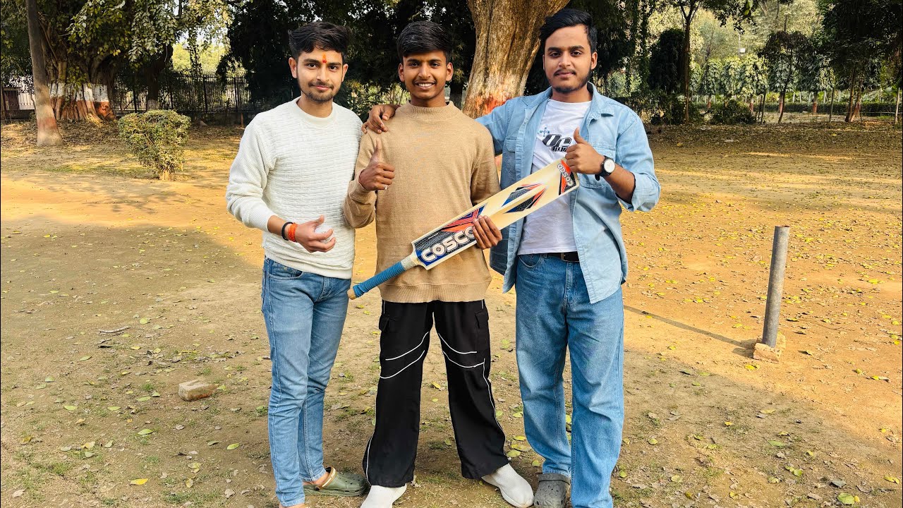Aaj gye Cricket khelne with homies😍❤️
