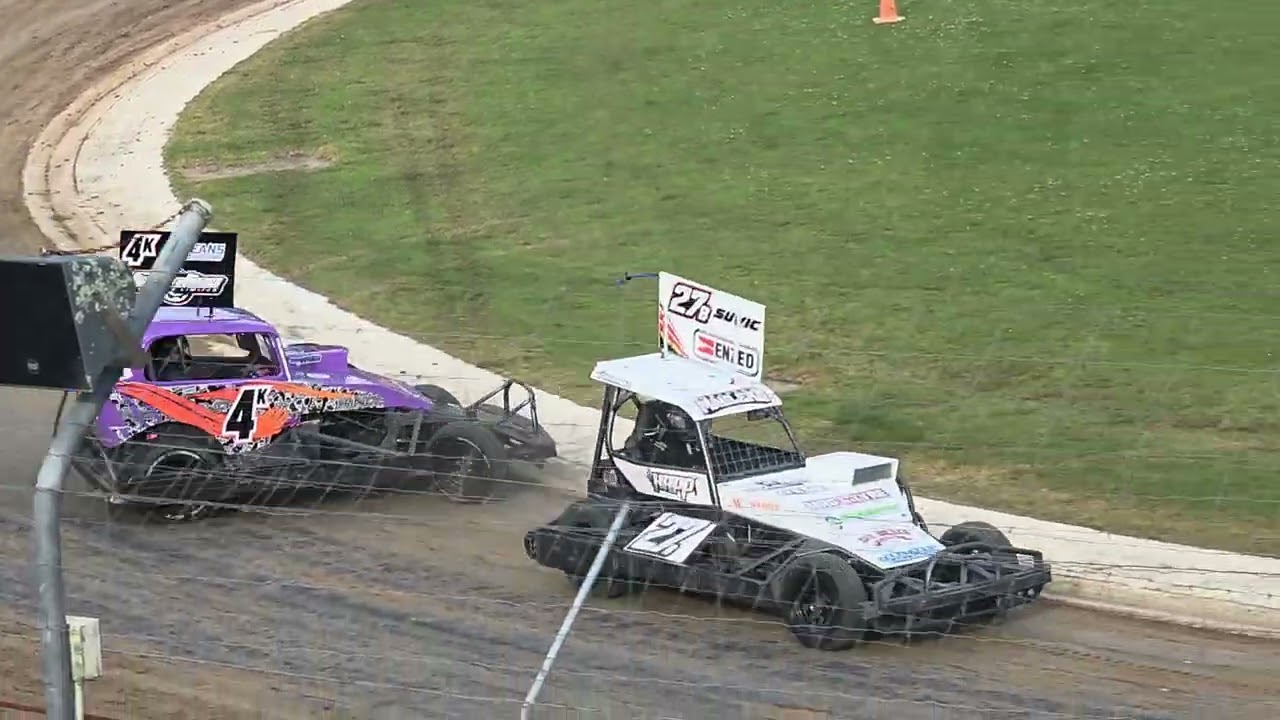 Kihikihi Kings VS Meeanee Maulers Huntly Speedway Stockcar Teams Invertation 17.01.26