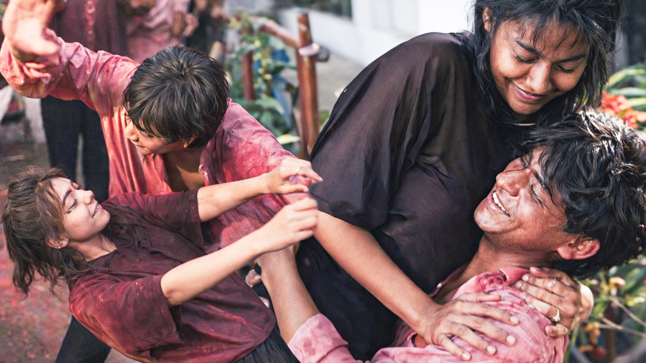 Relive The Iconic Shah Rukh - Gauri Glorious Holi Dance & Celebrations | 90's Festive Flashback