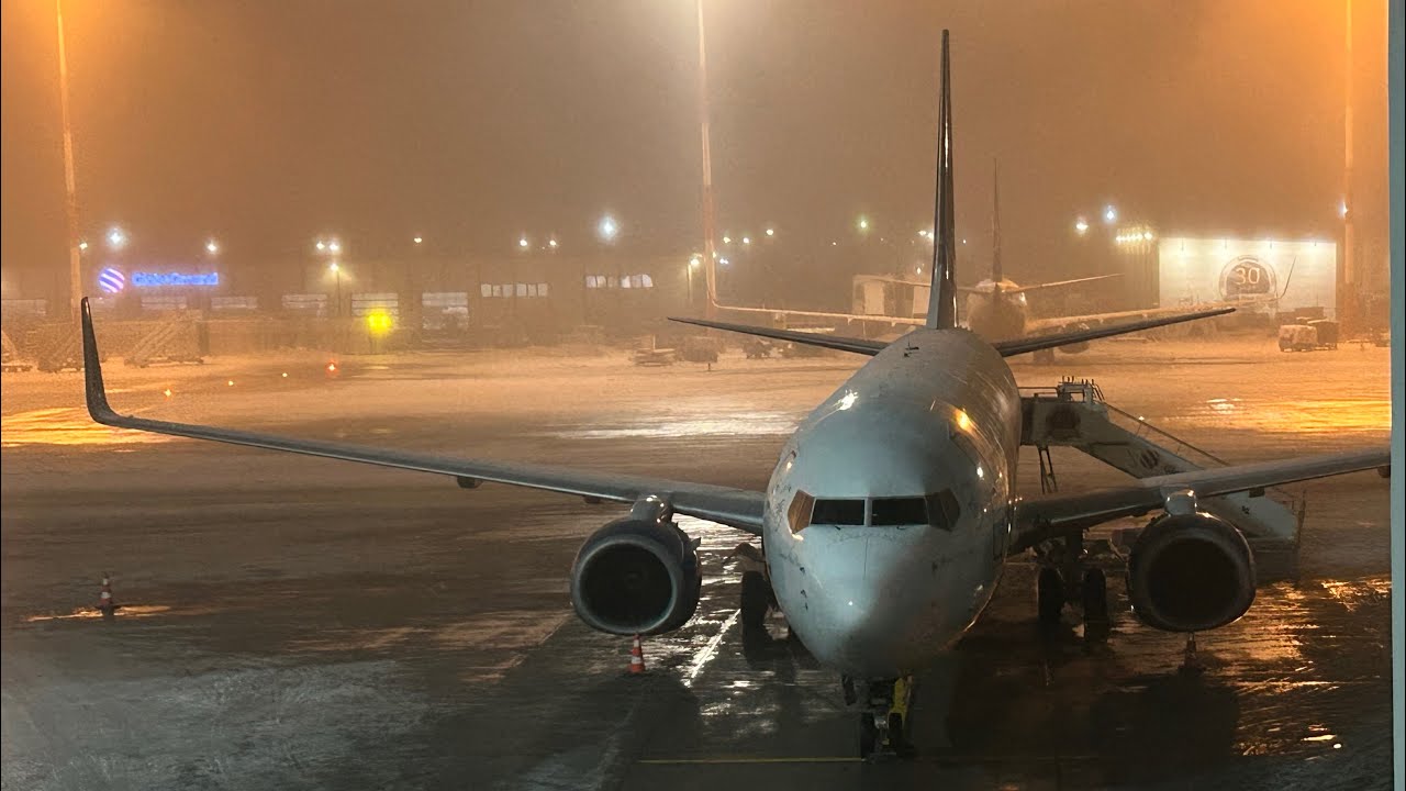 Tarom 737-800 wing view landing in Paris (January 12th)