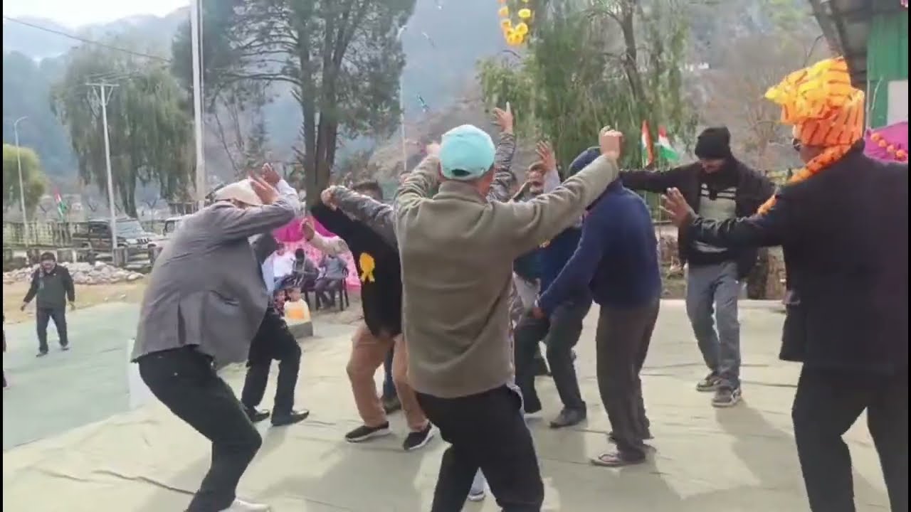 Band baje per Pahadi dance 🔥 #dogrifolksong #dogri #PahadiDance #BandBaja #PahadiCulture #DesiDance 
