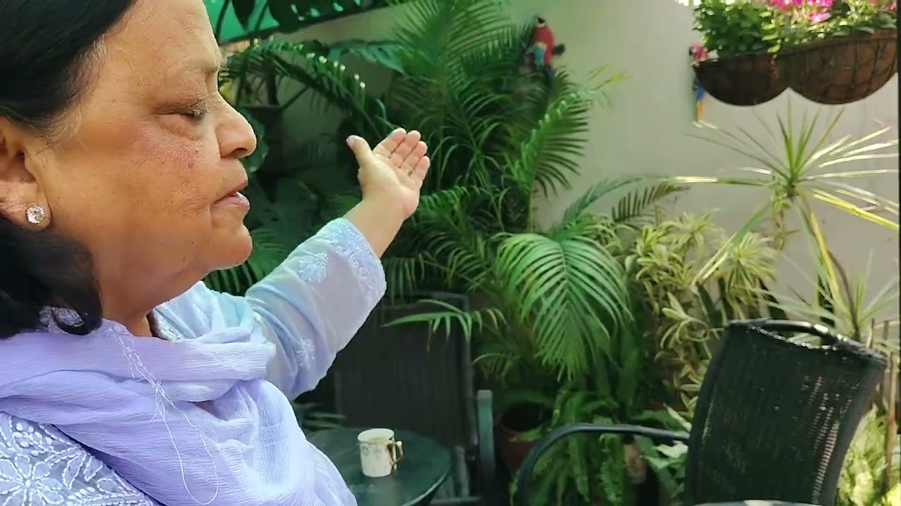 नीना गोयल के घर लगे हैं 32 प्रकार के फूल @ गार्डनिंग # गाजियाबाद@ एयर प्योरिफायर प्लांट की है भरमार 