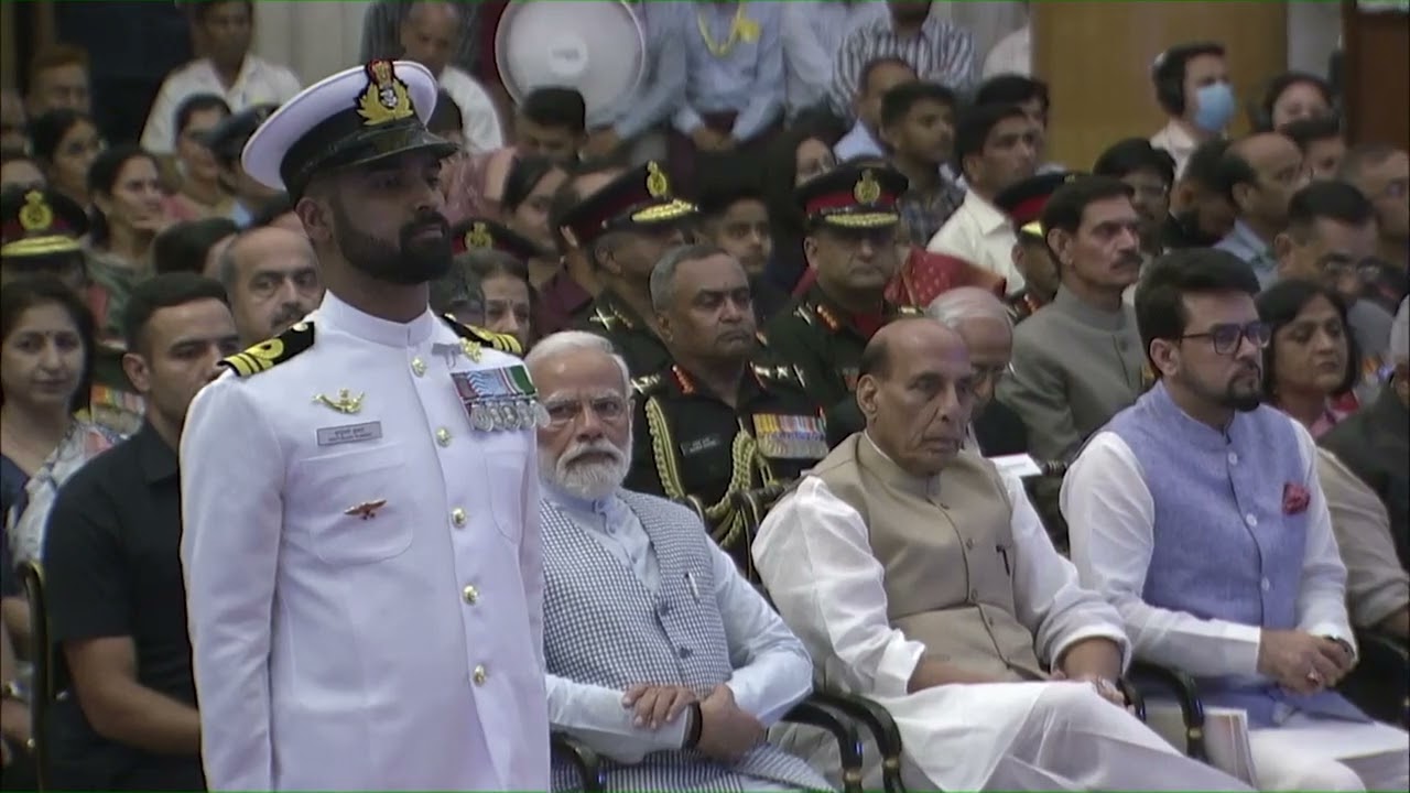 President Droupadi Murmu presents Shaurya Chakra to Lieutenant Commander Mritunjay Kumar