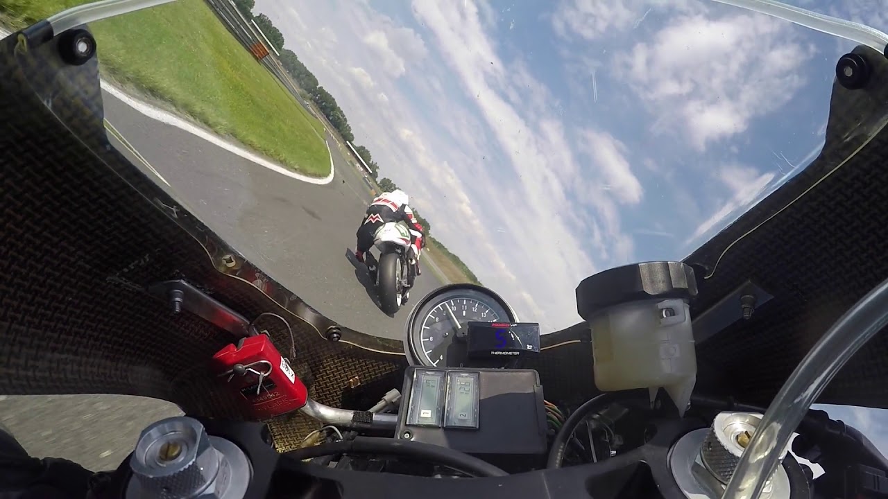 Mike Vökt #45 auf Förster-Aprilia RS 250 vs. Yamaha TZ 250 || Oschersleben