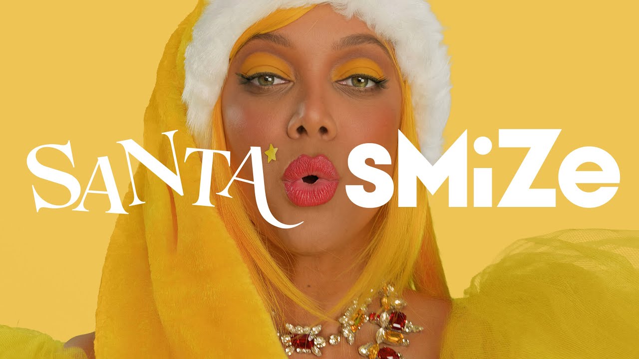 Tyra Banks &ndash; Santa SMiZE, Santa SMiZE (Official Music Video)