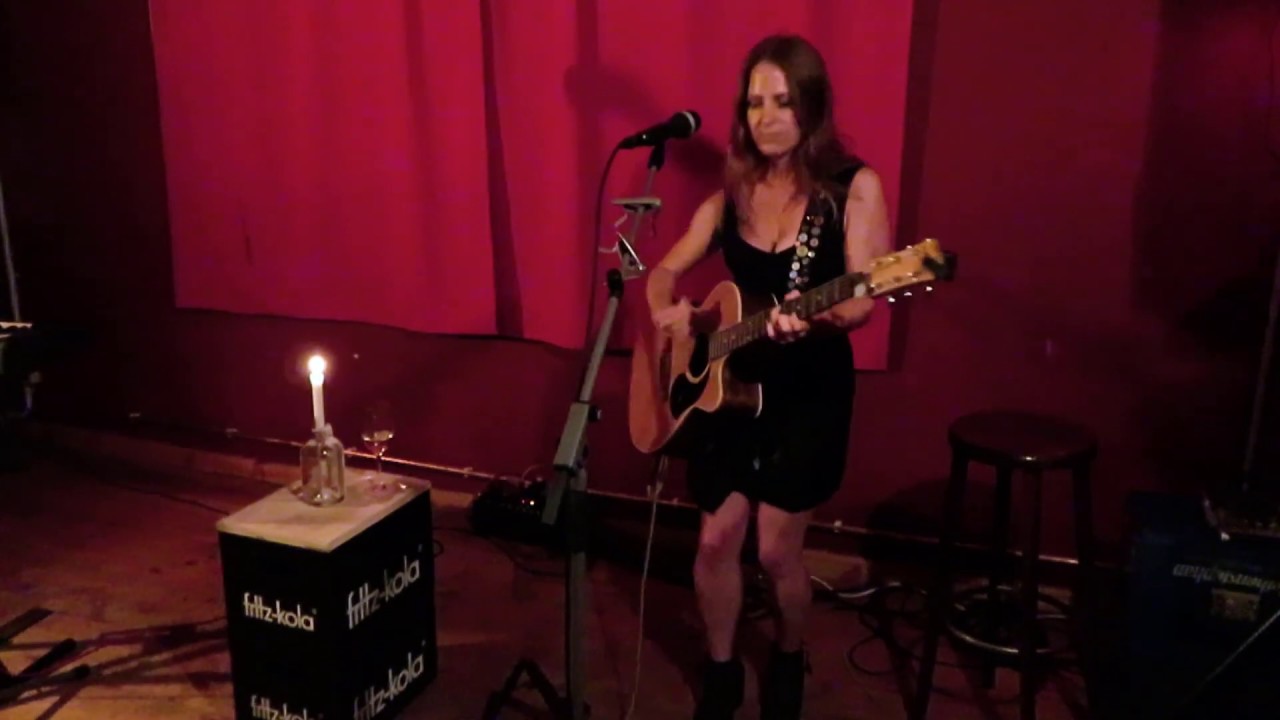 Sarah Bird - BEACHES live music video - live in Berlin - original song