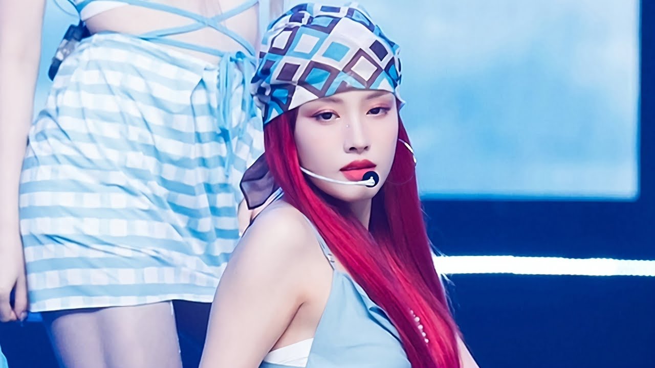 스테이씨 윤 직캠 'Beautiful Monster' (STAYC YOON FanCam) @MCOUNTDOWN_220728
