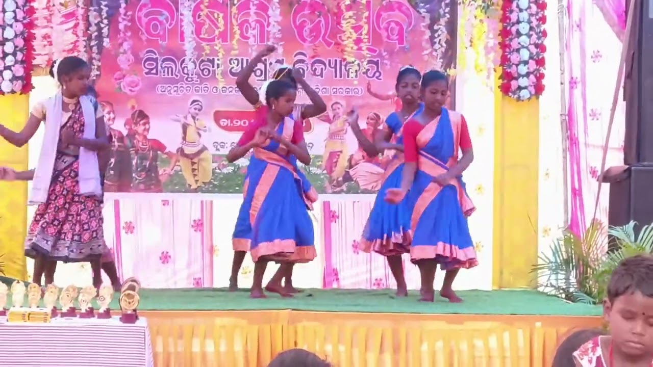  School girls Group dance 