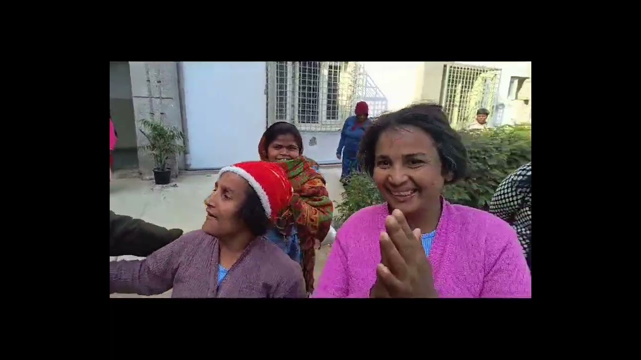 Great work by Apna Ghar (Noida) and Noida police.Mentally ill lady reached her home with their help