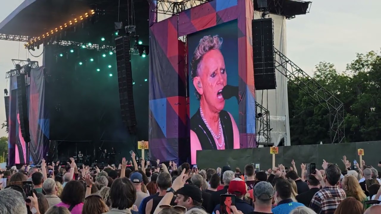 Depeche Mode live - Everything Counts - Malahide Castle & Gardens - Dublin - 14 june 2023