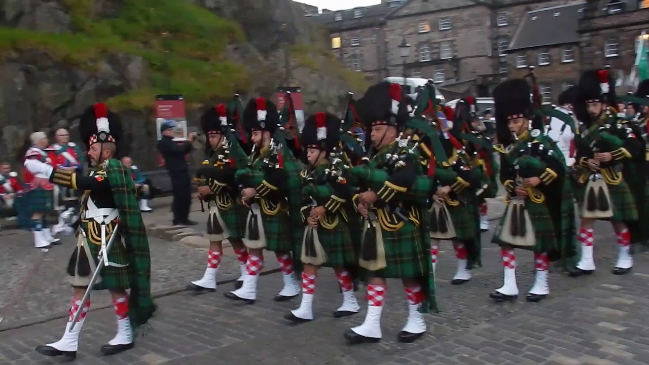 Edinburgh Castle Clans Parade - Wallace Pipes and Drums , Malta