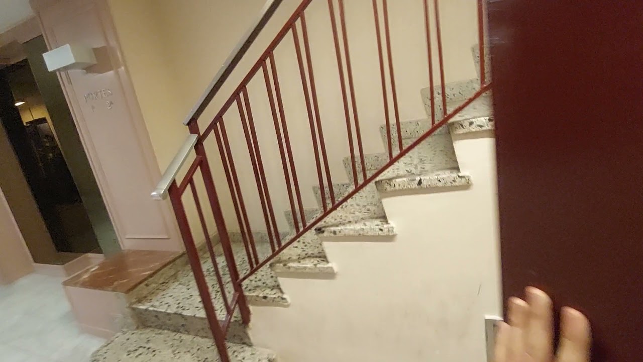 2 Cenia lifts in a building Yosune